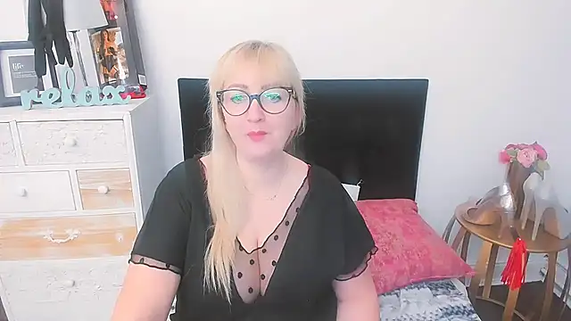 Snapshot of sweetMariina chatting on February 24, 2025, 6:27 am sweetMariina online show from February 24, 2025, 6:27 am