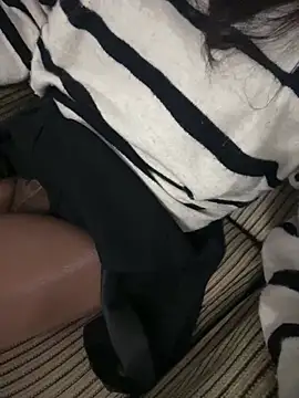 Snapshot of Chic_desire chatting on January 31, 2026, 9:35 pm Chic desire online show from January 31, 2026, 9:35 pm