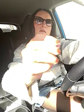 Snapshot of Chic_desire chatting on February 21, 2026, 12:07 pm Chic desire online show from February 21, 2026, 12:07 pm