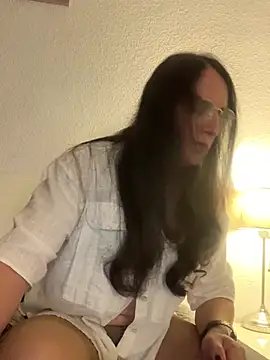 Chic desire online show from April 4, 2026, 9:32 pm