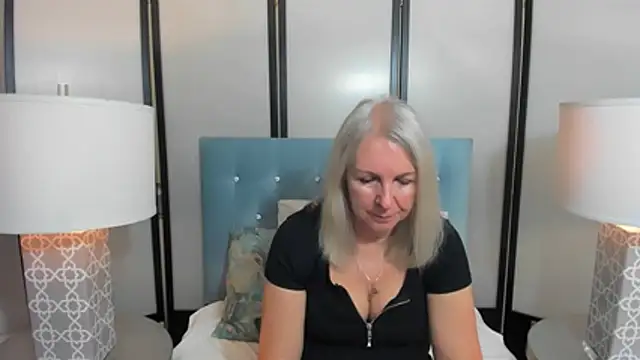 EricaTop online show from November 13, 2025, 9:30 pm