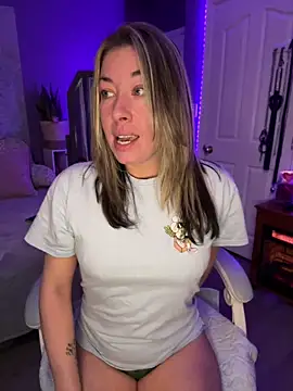 Snapshot of _NinaLuvSins_ chatting on February 17, 2026, 8:33 am NinaLuvSins online show from February 17, 2026, 8:33 am