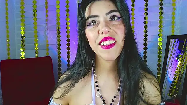 Snapshot of sky_girl1 chatting on March 1, 2025, 12:39 am sky girl1 online show from March 1, 2025, 12:39 am