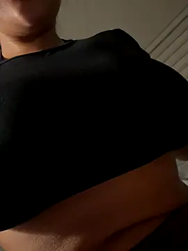 adrianalobo online show from October 12, 2025, 2:24 am