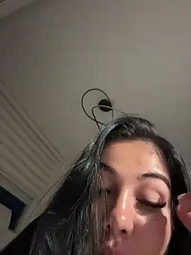 adrianalobo online show from March 29, 2026, 2:46 am