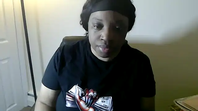 Snapshot of Sexymona1218 chatting on May 22, 2026, 8:56 am Sexymona1218 online show from May 22, 2026, 8:56 am