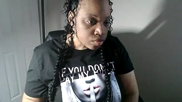 Snapshot of Sexymona1218 chatting on May 4, 2026, 10:56 pm Sexymona1218 online show from May 4, 2026, 10:56 pm