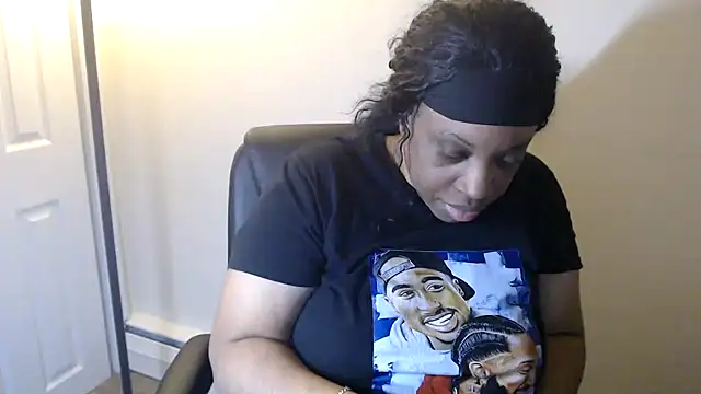Snapshot of Sexymona1218 chatting on May 1, 2026, 2:16 am Sexymona1218 online show from May 1, 2026, 2:16 am