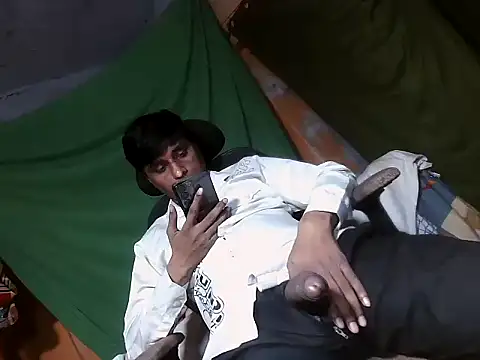 desiboy1101 online show from November 12, 2025, 2:21 pm