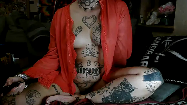 RoxxyInk online show from October 5, 2025, 9:16 pm