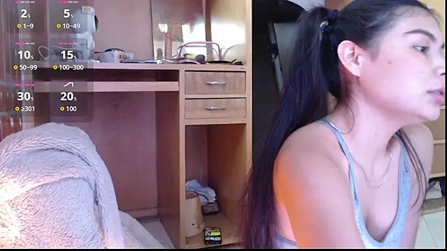 evolet01 online show from April 15, 2026, 10:21 pm