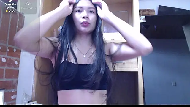 evolet01 online show from May 28, 2026, 4:24 pm