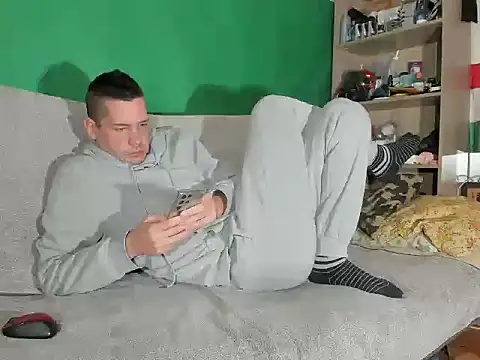 viraglaci18xh online show from October 28, 2025, 2:23 am