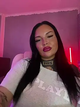  MelinaCurves  online show from May 17, 2026, 9:04 pm