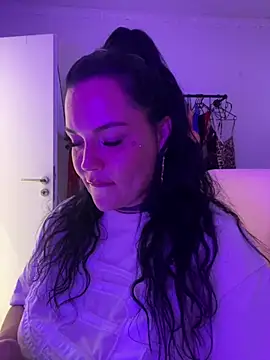  MelinaCurves  online show from July 27, 2026, 11:01 pm