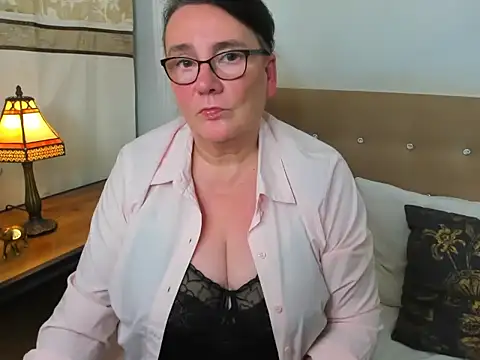 DorisDesire online show from November 13, 2025, 9:30 pm