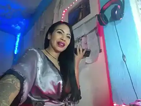 Snapshot of ERIKA-THEDOLL chatting on December 6, 2024, 1:13 am ERIKA-THEDOLL online show from December 6, 2024, 1:13 am