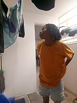 Snapshot of africa_deluxe chatting on February 9, 2026, 12:25 pm africa deluxe online show from February 9, 2026, 12:25 pm