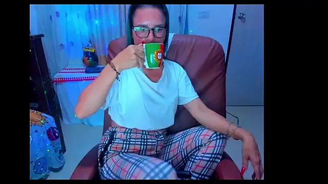 BrianaGarner online show from October 14, 2025, 7:47 pm