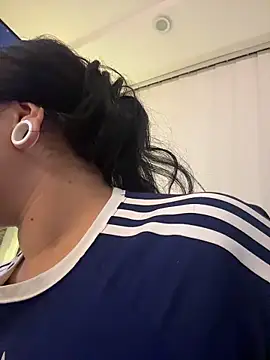 emilyjohanson online show from April 21, 2026, 3:35 am