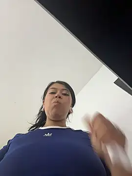 emilyjohanson online show from April 21, 2026, 1:18 am