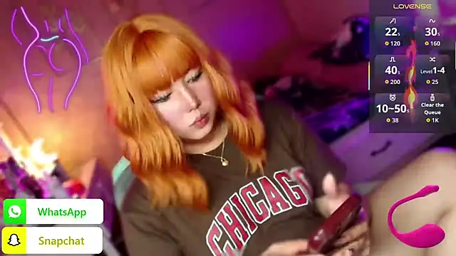 HOTnWILDalice online show from December 1, 2025, 4:35 am