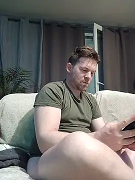 Snapshot of tom_sauwer chatting on May 27, 2026, 12:42 am tom sauwer online show from May 27, 2026, 12:42 am