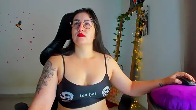 Snapshot of Susan_Foxx chatting on February 8, 2026, 4:59 pm Susan Foxx online show from February 8, 2026, 4:59 pm