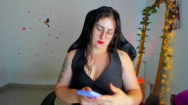 Snapshot of Susan_Foxx chatting on February 10, 2026, 5:56 pm Susan Foxx online show from February 10, 2026, 5:56 pm