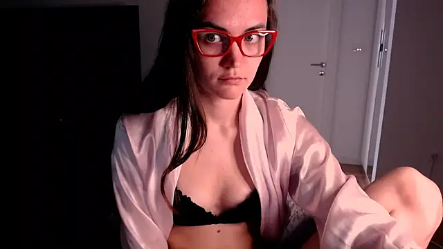 Snapshot of EvelynGG chatting on May 19, 2026, 11:28 am EvelynGG online show from May 19, 2026, 11:28 am