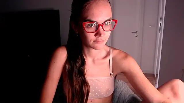 EvelynGG online show from July 3, 2026, 9:05 am