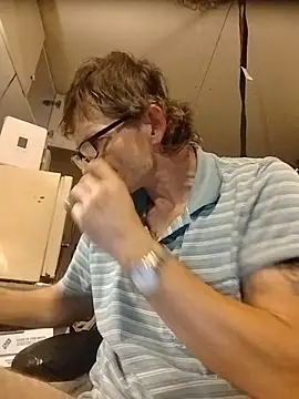 ROBERT0516 online show from June 1, 2026, 11:21 am