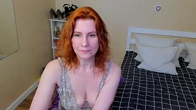 FoxySophia online show from November 25, 2025, 1:06 am