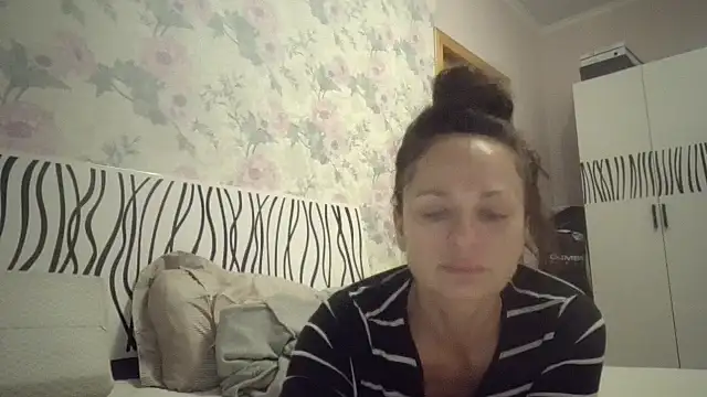 LindaStarS online show from October 18, 2025, 6:21 pm