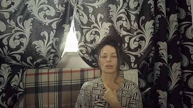 Snapshot of LindaStarS chatting on January 6, 2026, 7:34 am LindaStarS online show from January 6, 2026, 7:34 am