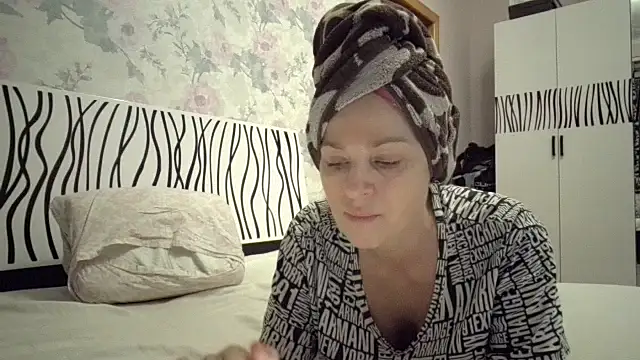 Snapshot of LindaStarS chatting on January 9, 2026, 5:42 pm LindaStarS online show from January 9, 2026, 5:42 pm