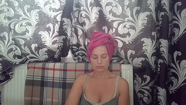 LindaStarS online show from July 17, 2026, 12:02 pm