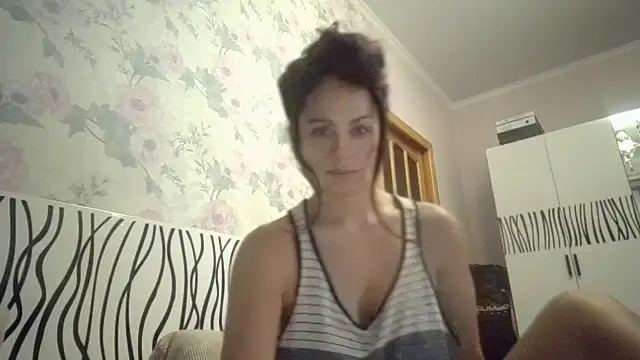 LindaStarS online show from November 16, 2025, 6:12 pm