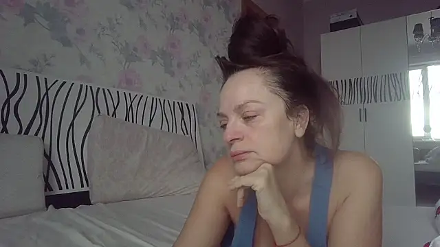 Snapshot of LindaStarS chatting on December 15, 2025, 6:19 am LindaStarS online show from December 15, 2025, 6:19 am