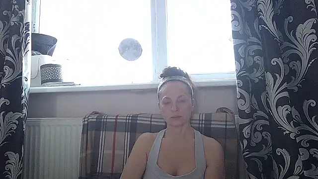 LindaStarS online show from March 7, 2026, 5:47 am