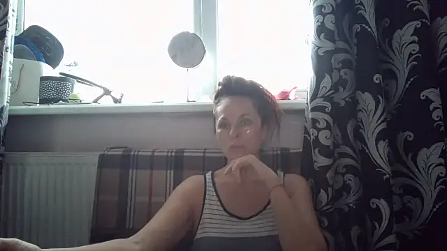 Snapshot of LindaStarS chatting on January 16, 2026, 5:44 am LindaStarS online show from January 16, 2026, 5:44 am