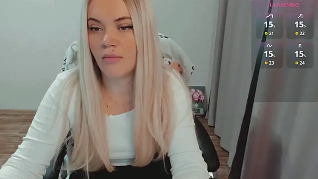 AllAboutLoveXx online show from October 31, 2025, 6:43 am