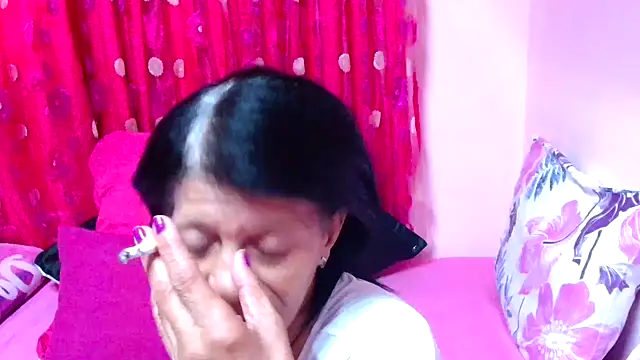 SLUTTYROXY online show from October 3, 2025, 7:10 am