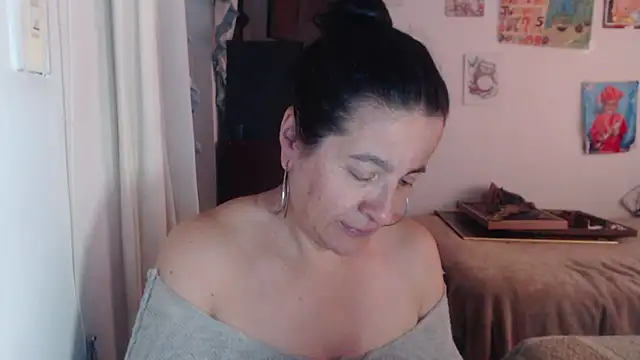 stefilove10 online show from November 12, 2025, 4:33 pm