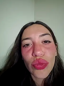 Snapshot of loveuu-bae chatting on February 14, 2026, 12:44 am loveuu-bae online show from February 14, 2026, 12:44 am