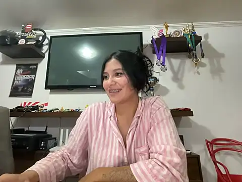 kinky milaxh online show from February 21, 2026, 4:25 am