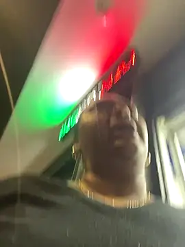 yanza2002 online show from November 12, 2025, 11:52 pm