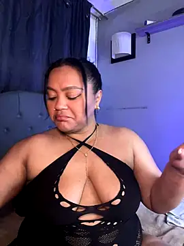 yanza2002 online show from November 13, 2025, 11:30 pm