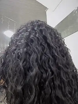 yanza2002 online show from February 9, 2025, 8:45 pm