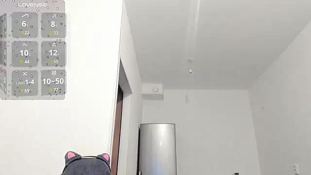 Snapshot of MilaniaCute chatting on March 8, 2025, 6:37 pm MilaniaCute online show from March 8, 2025, 6:37 pm